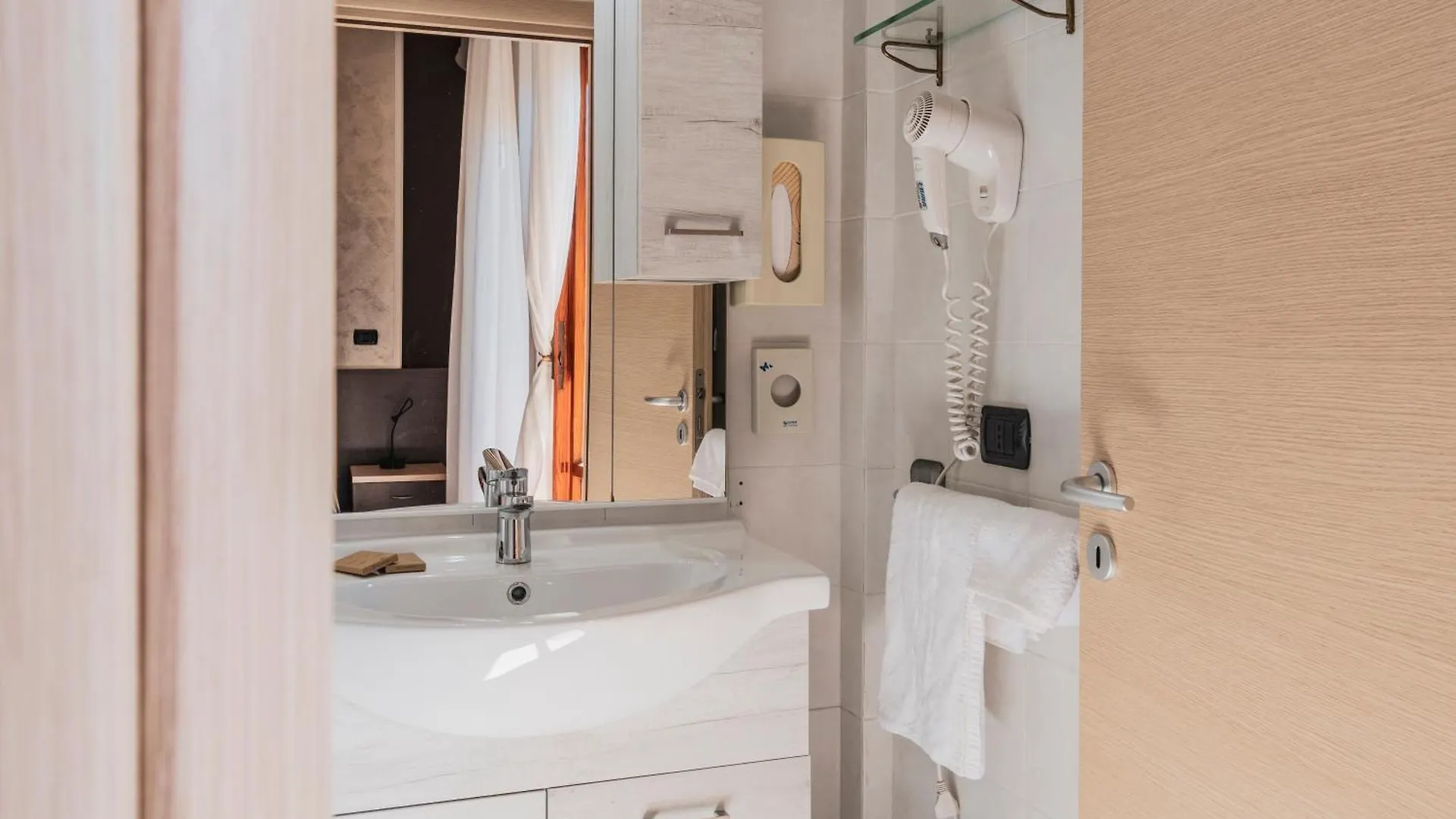 Hotel Gabrini Marina di Massa 3*,