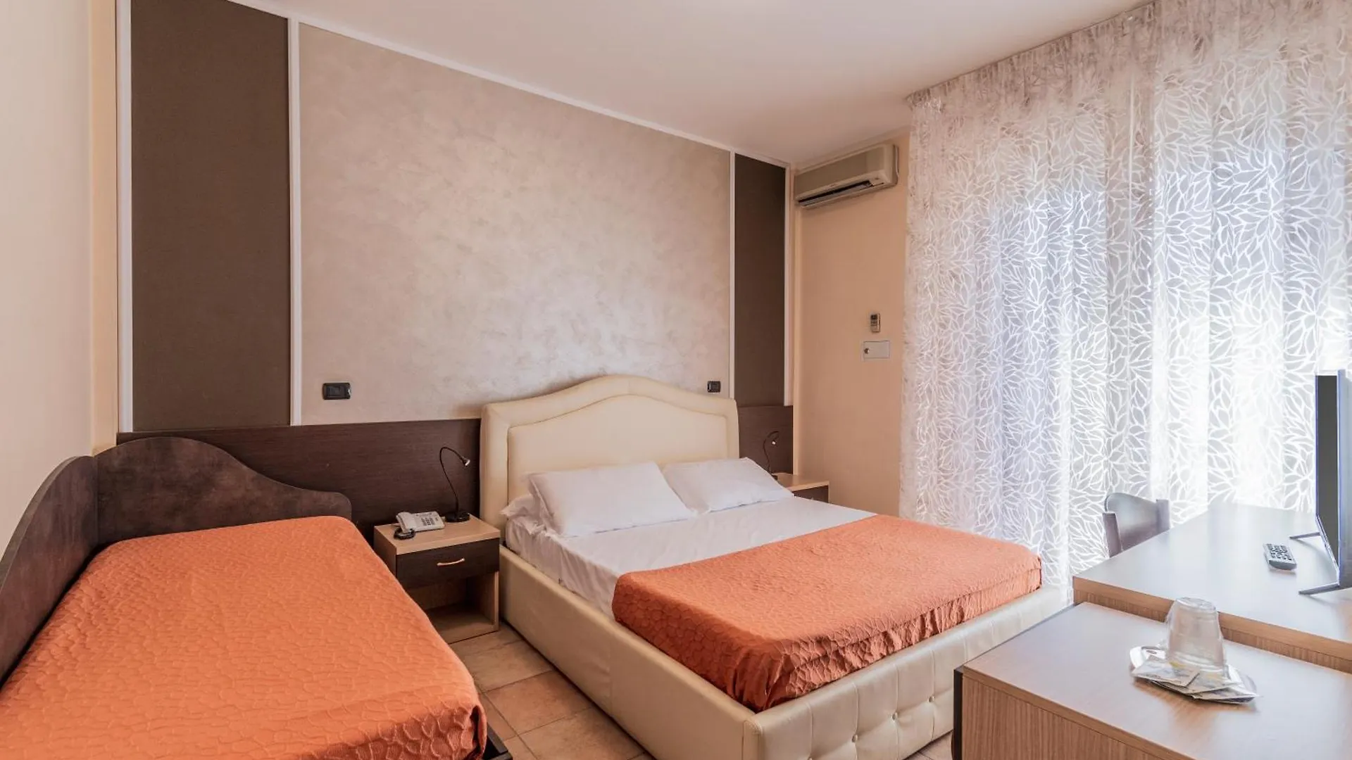 Hotel Gabrini Marina di Massa 3*,