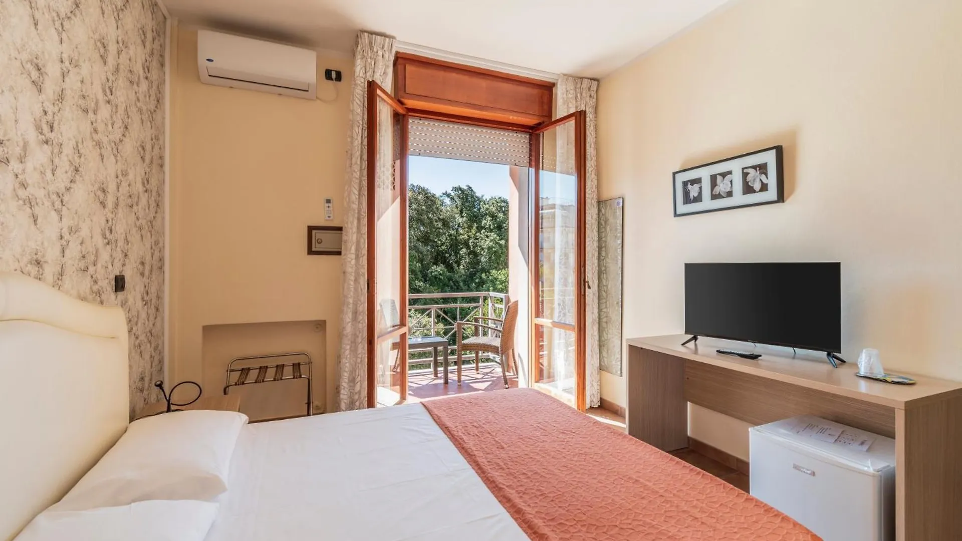 Hotel Gabrini Marina di Massa 3*,